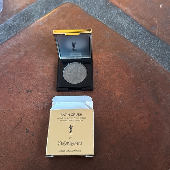 NIB Ysl SATIN CRUSH MONO EYESHADOW in decadent bronze - Picture 2 of 5